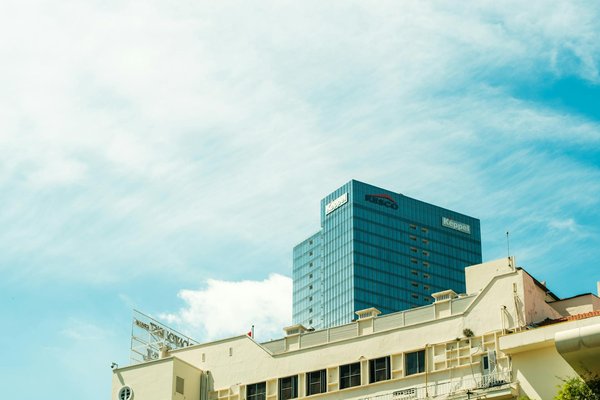 Comment les crises économiques mondiales affectent-elles les marchés locaux ?